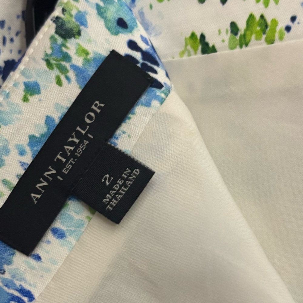 5/$15 MUST BUNDLE Ann Taylor Blue and Green Watercolor Print Pencil Skirt - Picture 4 of 6